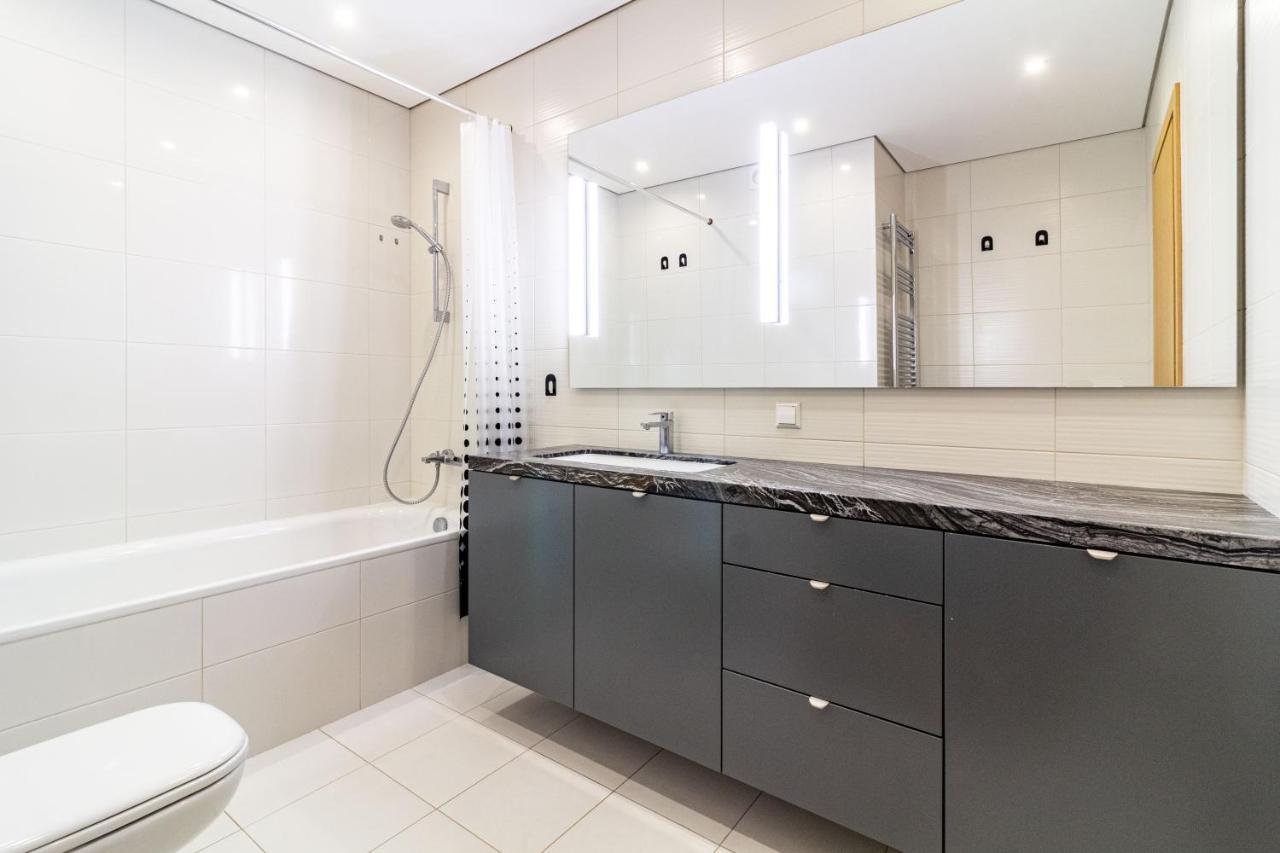 Cohost I Sunny Center Apt, Covered Parking, Balcony & Self Check-In Kaunas Exteriér fotografie